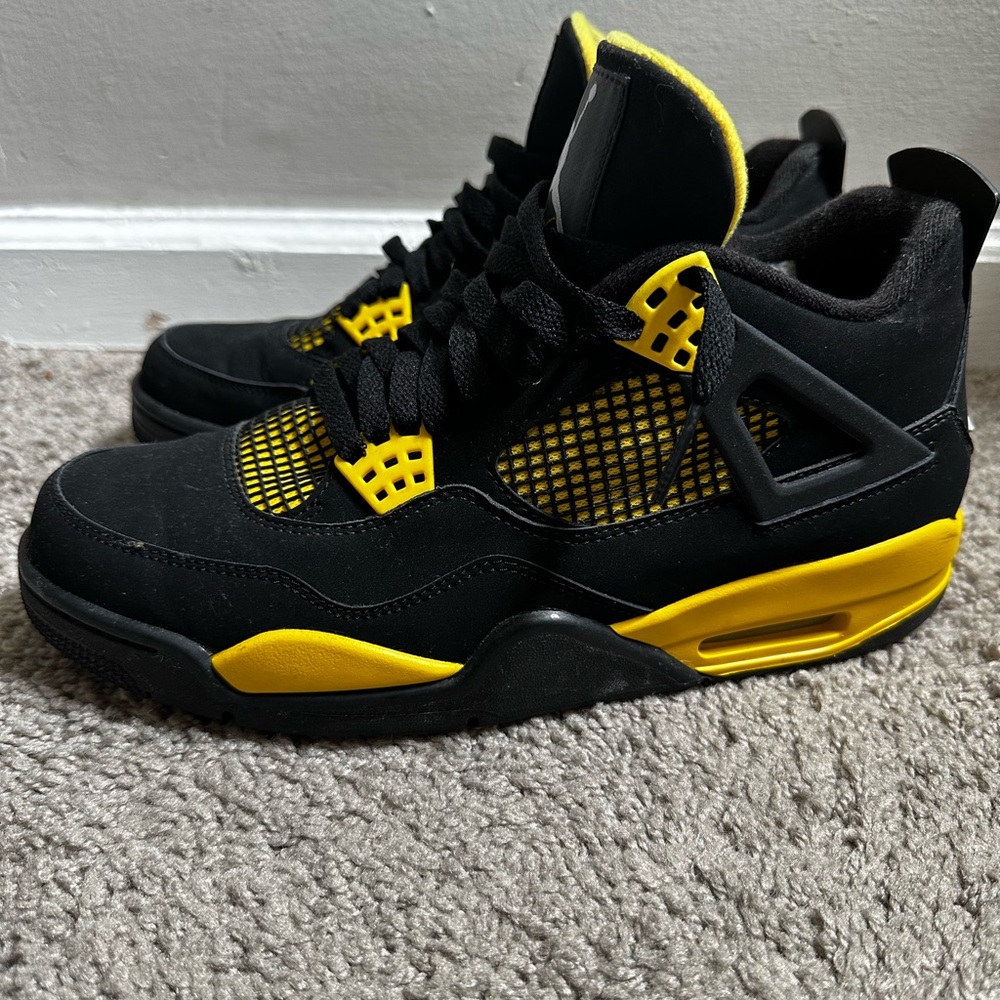 Air Jordan Retro 4 'Thunder'